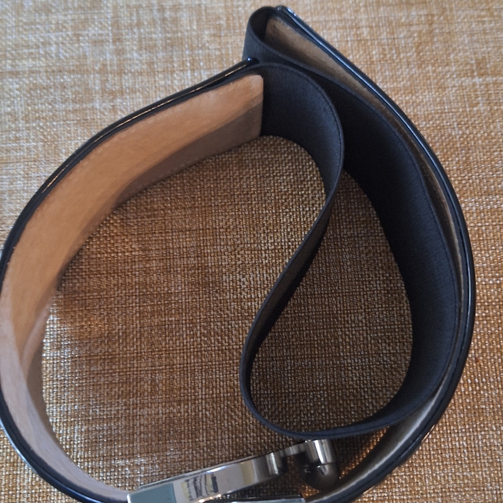 White House Black Market Leather Stretch Belt Size Large Black Silver